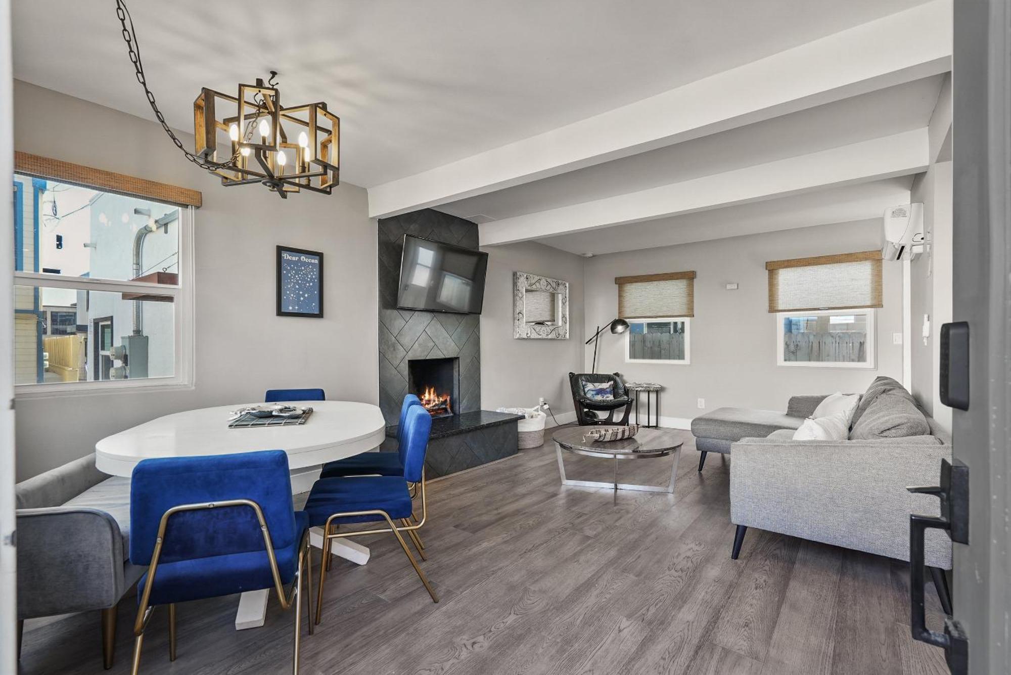 Mission Escape Near Ocean And Bay With Private Balcony Bbq And Garage Parking *